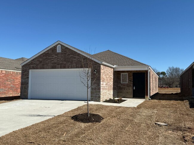 Building Photo - Three Bedroom | Two Bath Home in Barberry Court