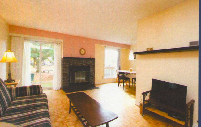 Building Photo - 156 Valley Stream Dr