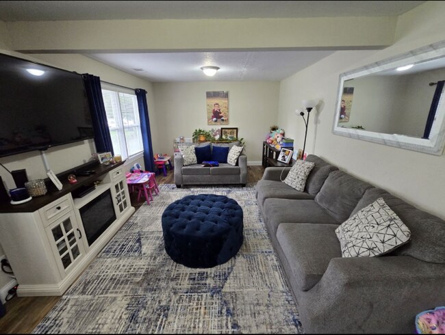 Foto del edificio - 6615 Winthrop Dr