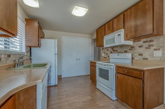 Building Photo - Beautiful Home in Sparks!