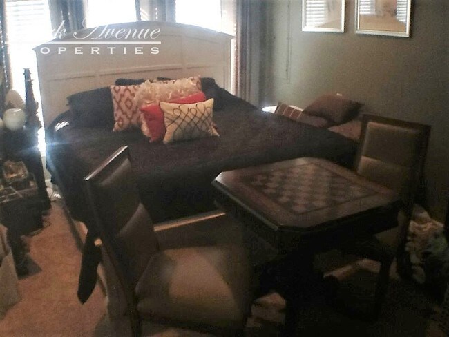 Foto del edificio - 239 Lincoln St--Pending Lease