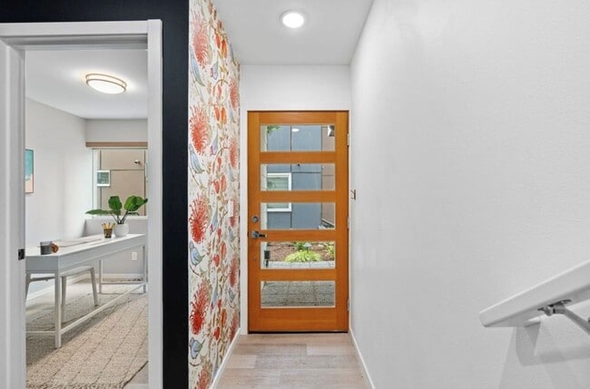 Building Photo - 5915 B California Ave SW-