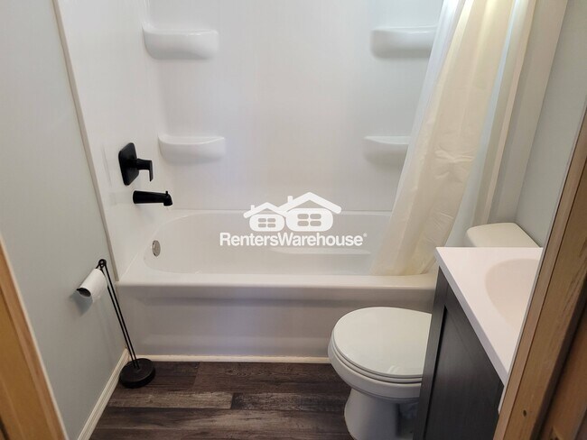 Foto del edificio - 206 Main St W