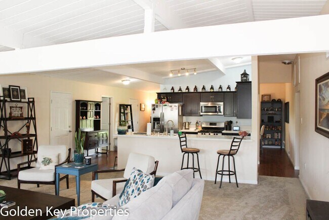 Foto del edificio - Single Story Home In Oceanside! Close to a...
