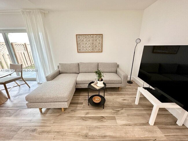 Foto del edificio - 4544 NW 79th Ave