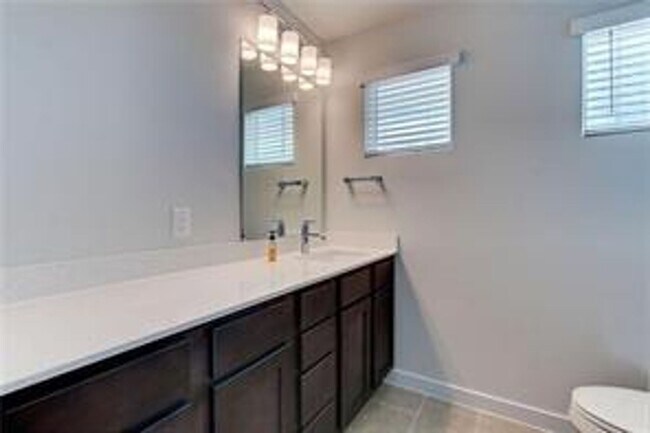 Foto del edificio - 15009 Ryman Rd