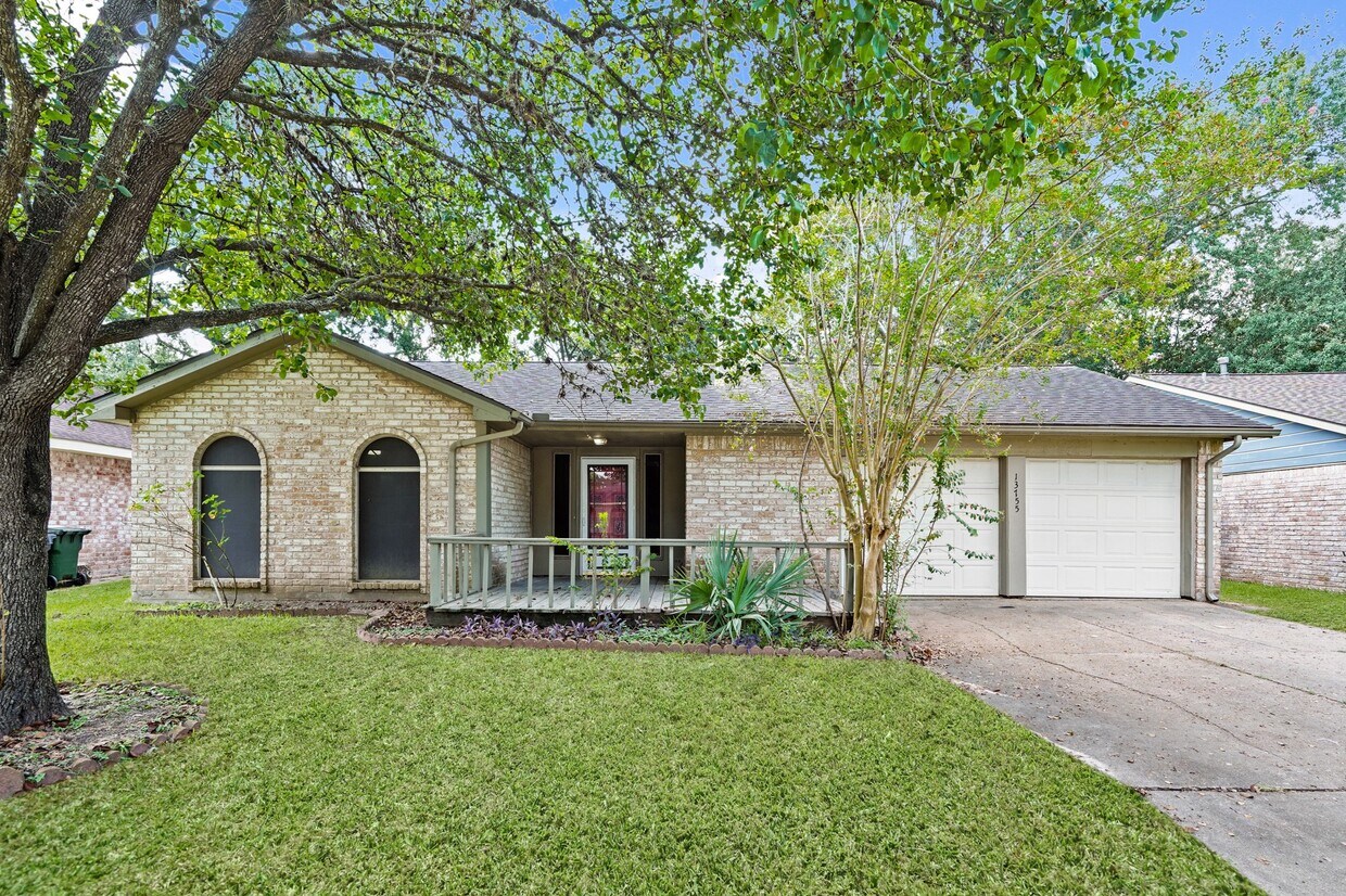 Primary Photo - 13755 Drakewood Dr