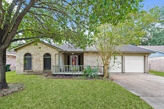 Building Photo - 13755 Drakewood Dr