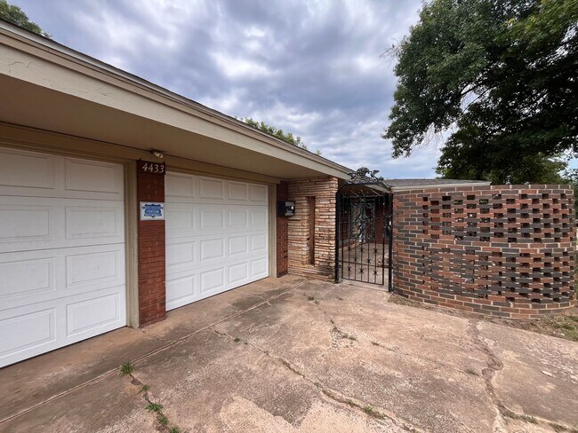Building Photo - 3 Bed 1.5 Bath in OKC