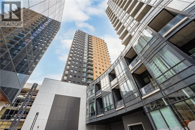 Building Photo - 104 Garment St