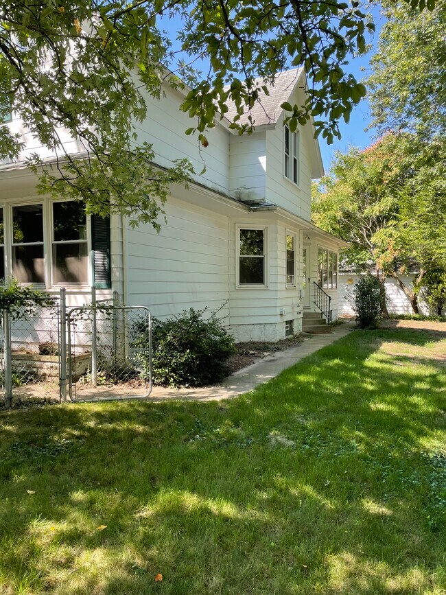 Side yard - 411 S Dickson St