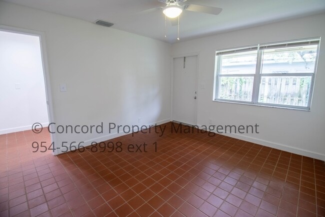 Building Photo - Lovely 1/1 in quiet Sailboat Bend Walking ...