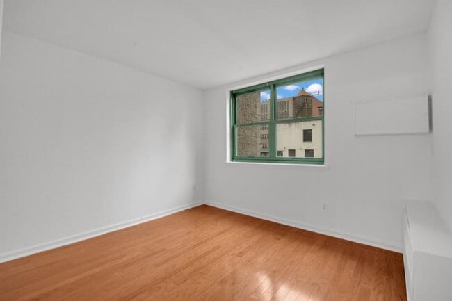 Building Photo - 3 bedroom in New York NY 10010