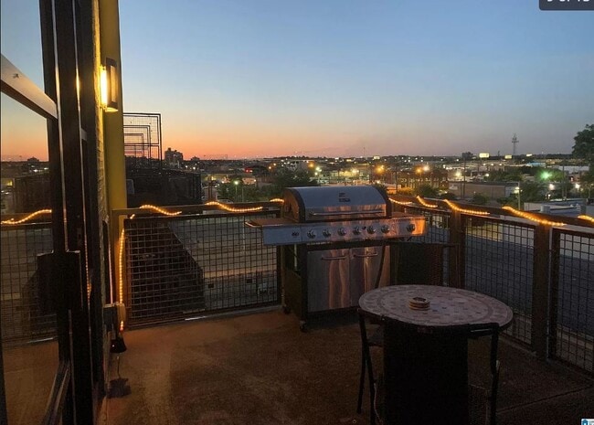 Building Photo - 2201 5th Ave S