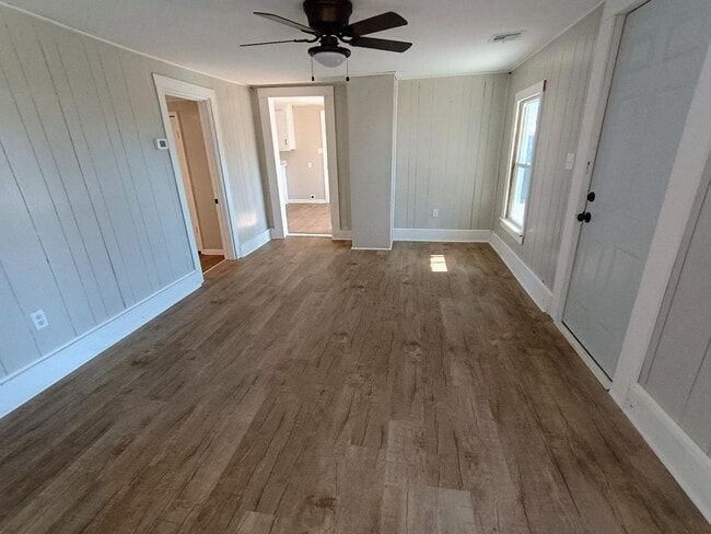 Building Photo - 2 Bed Home in Lamar – Feels Like Home