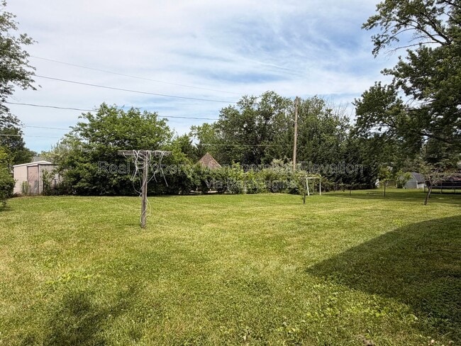 Building Photo - 139 Meadowbrook Dr