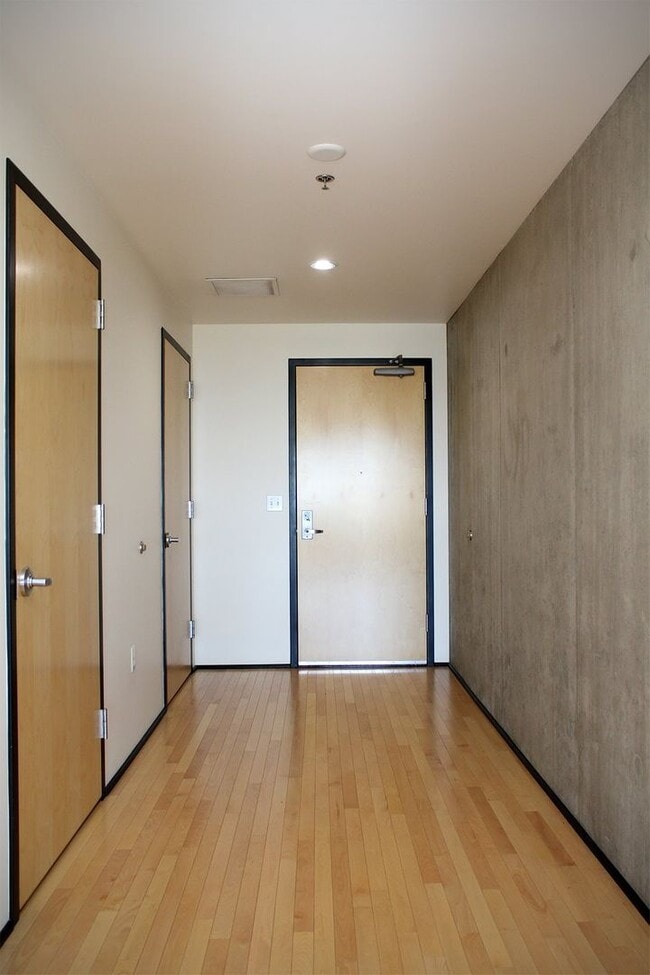 Building Photo - 333 NW 9th Ave