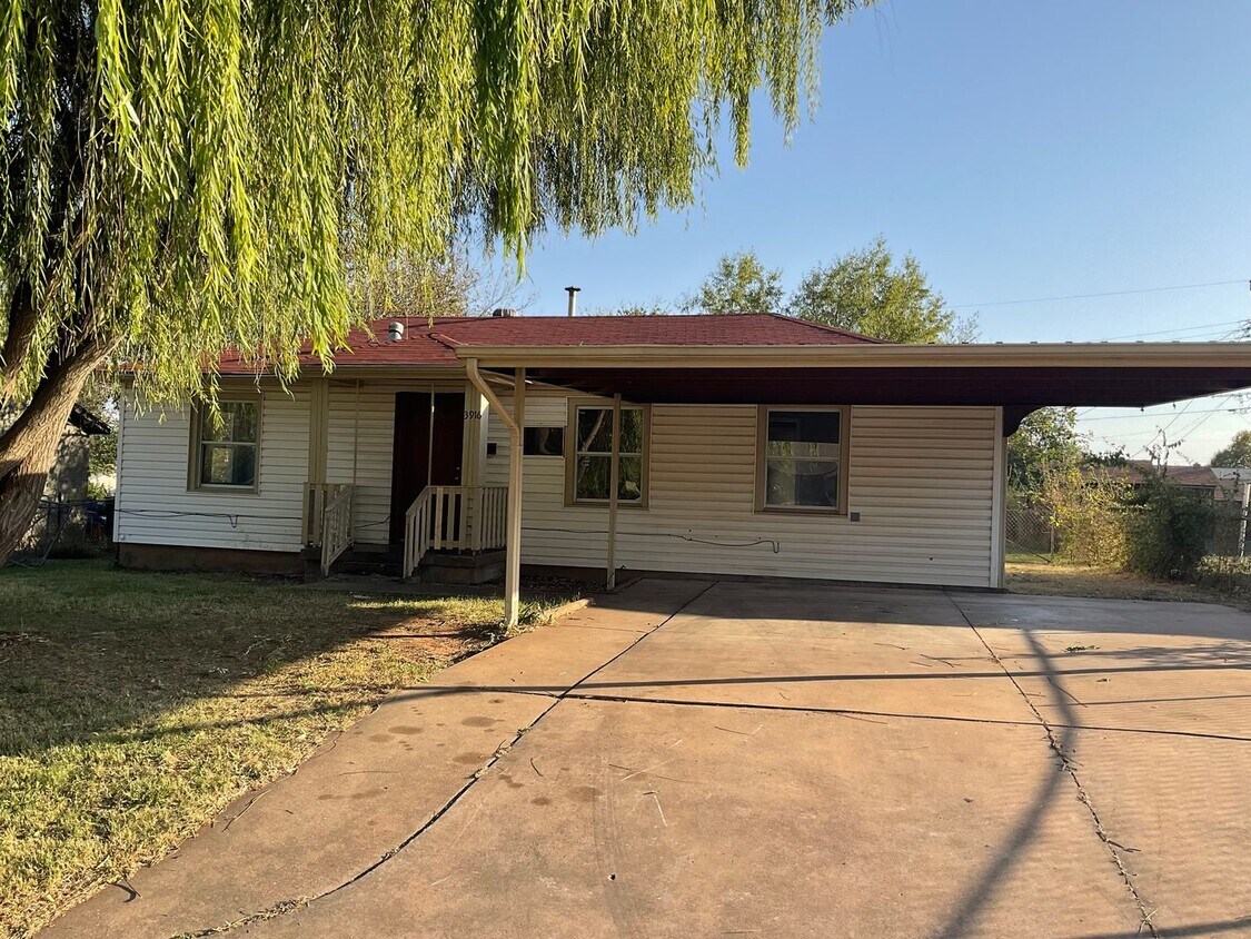 Primary Photo - Three or Four Bedroom