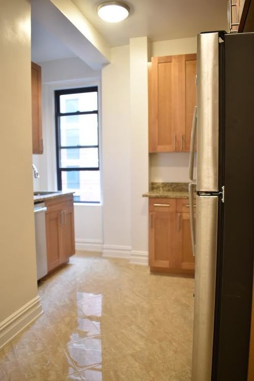 Building Photo - 225 W 106th St