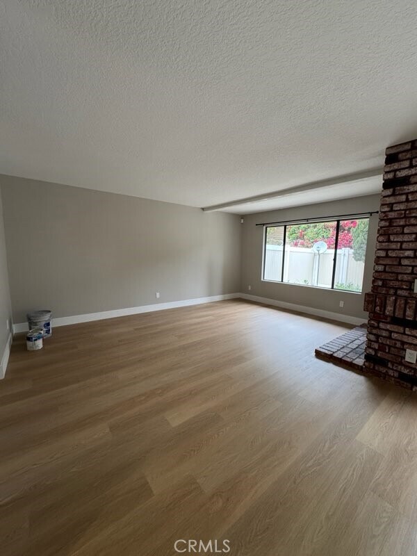Foto del edificio - 21442 Firwood