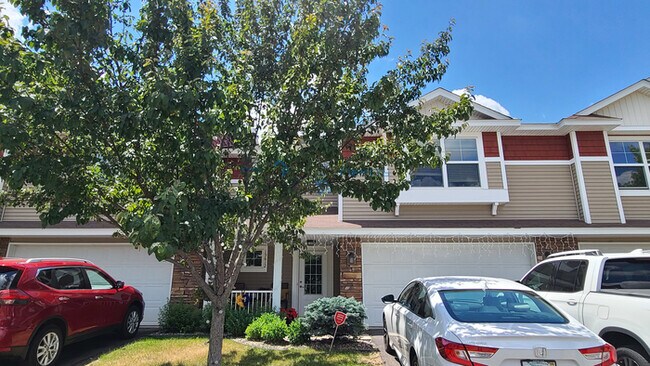 Building Photo - MAGNIFICENT 3bd/2.5br TOWNHOUSE