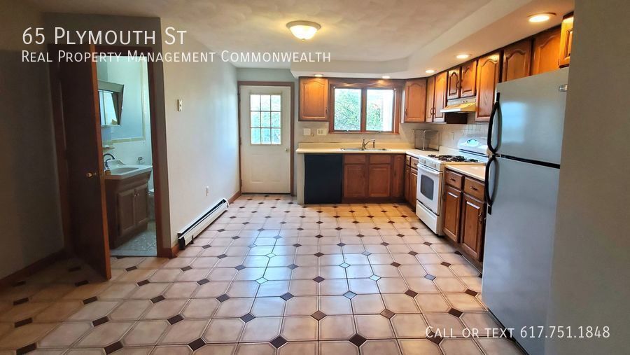 Primary Photo - Charming, Spacious 3-Bedroom Townhouse in ...