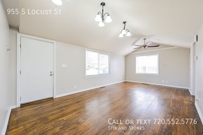 Building Photo - 955 S Locust St
