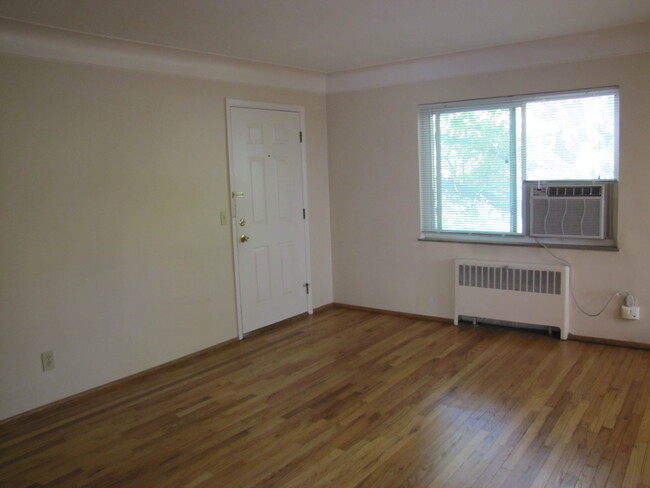 Living Room - 6833 Indian Hill Rd