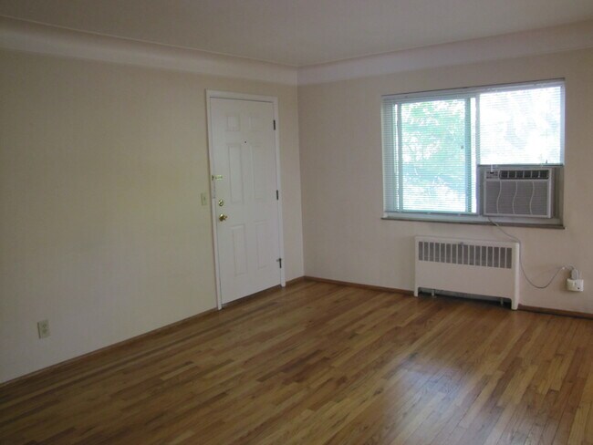 Living Room - 6833 Indian Hill Rd