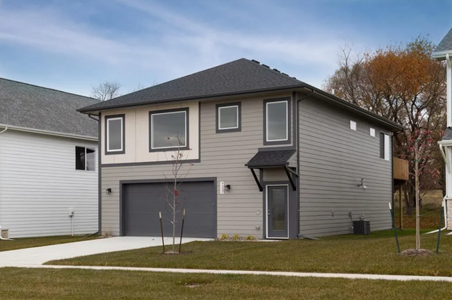 Foto del edificio - Beautiful Single Family Home With 6 Car At...