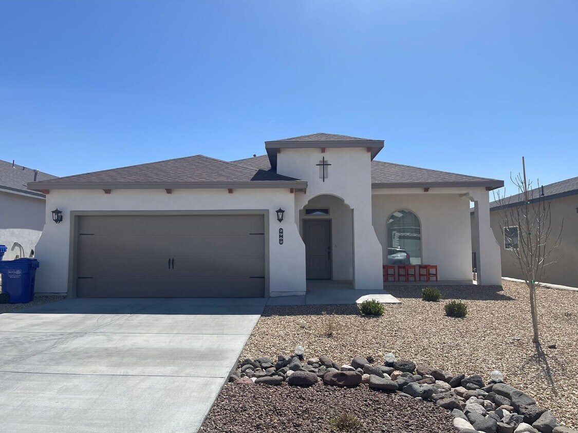 Foto principal - Beautiful 3 bedroom, 2 bath w/ Office off ...