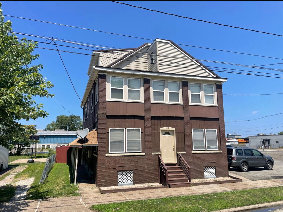 Primary Photo - 418 Huron St