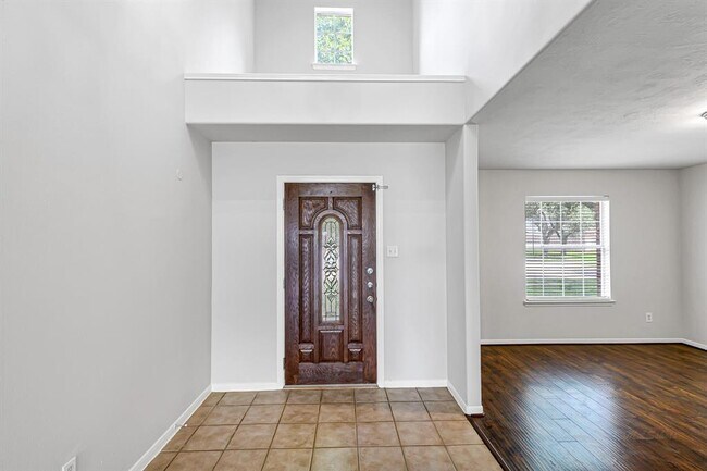 Foto del edificio - 4818 Plum Forest Rd