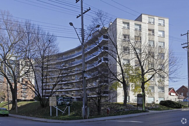 Primary Photo - 7 Elizabeth Street North