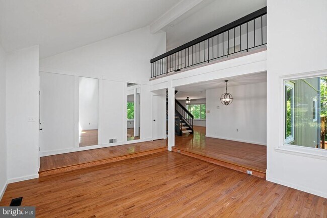 Building Photo - 8647 Reseca Ln