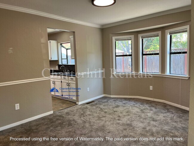 Foto del edificio - Move in special! Charming, updated home in...
