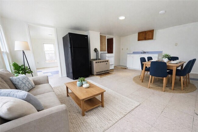 Building Photo - 130 E Elisha St