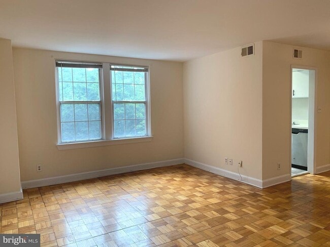 Building Photo - 26 S Old Glebe Rd