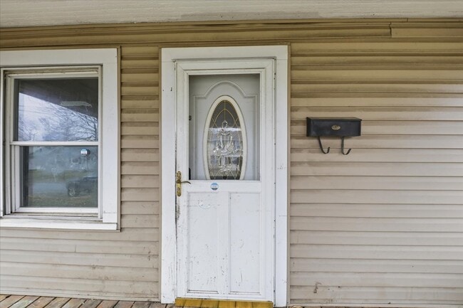 Building Photo - 559 Cortlandt Ave