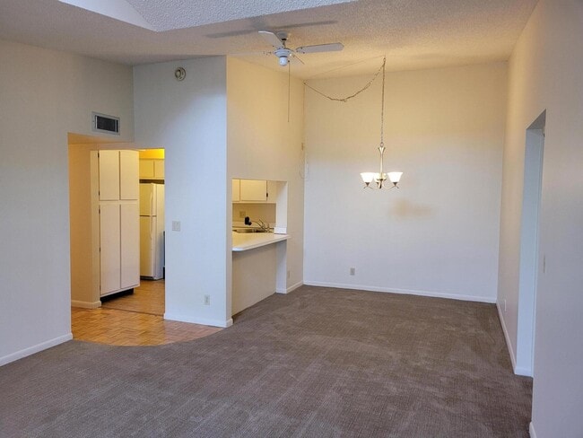 Building Photo - 3636 Alder Dr