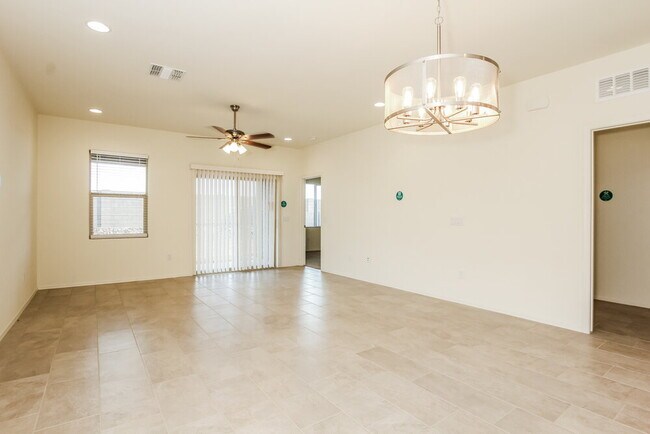 Foto del edificio - 6989 W Hedge Rose Dr