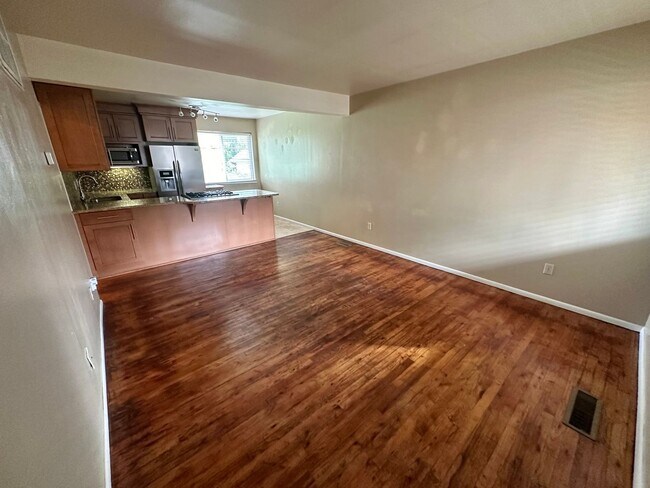 Foto del edificio - 2 Bd 1 Bath in Marmalade Square Condos