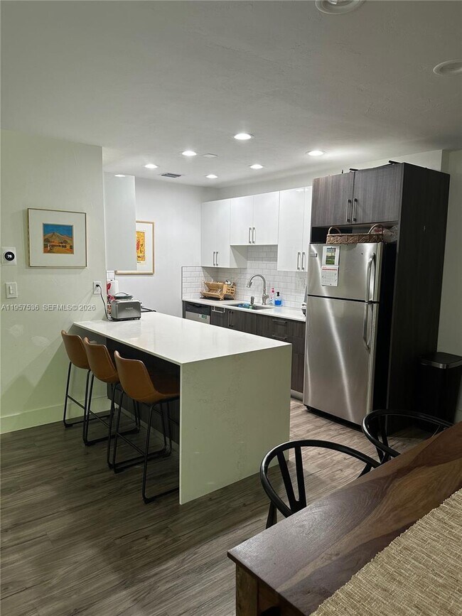 Foto del edificio - 9392 SW 77th Ave