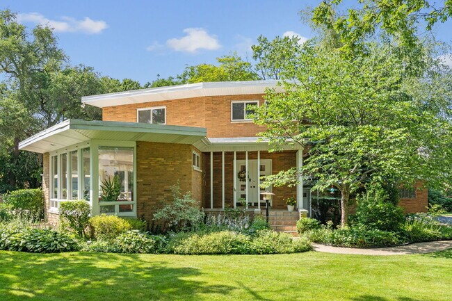 Building Photo - 1160 Skokie Ridge Dr