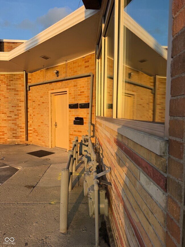 Building Photo - 3015 S Holt Rd