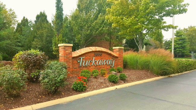 Foto del edificio - Tuckaway at Lawrence