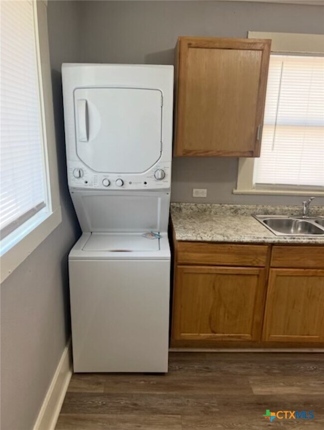 Foto del edificio - 205 E Kingsbury St