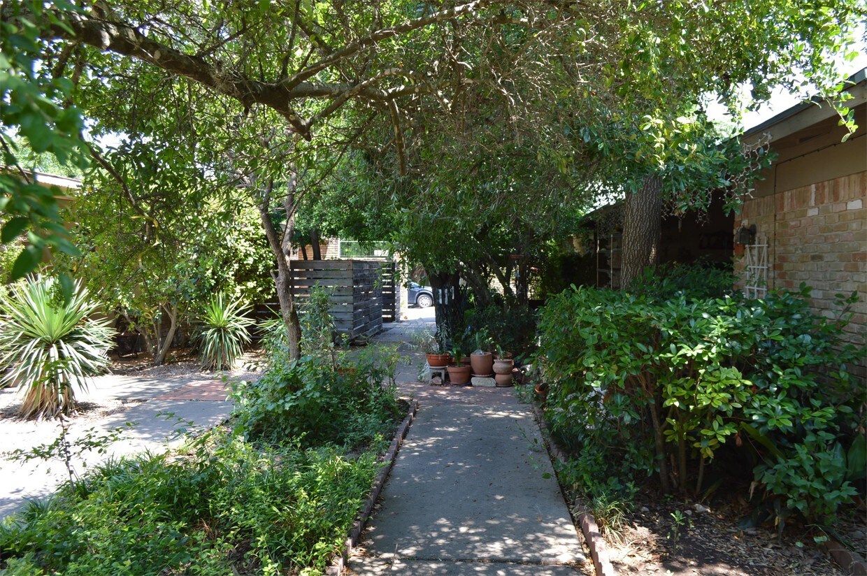 Primary Photo - 3426 Willowrun Dr