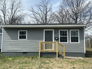 Building Photo - 912 Dunbar St