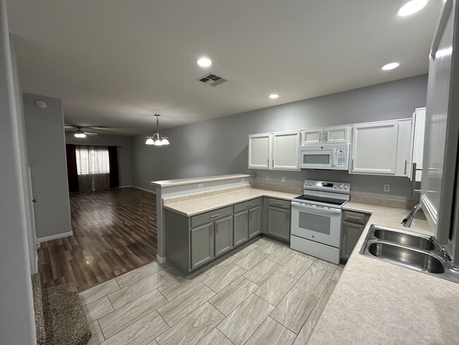 Foto del edificio - 17610 N 17th Pl